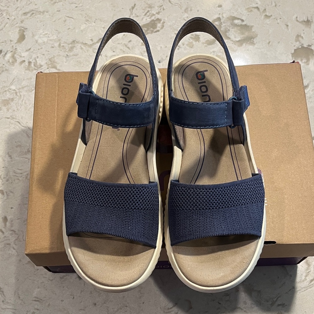 Bionica Avryl Navy Sandals Sz 10